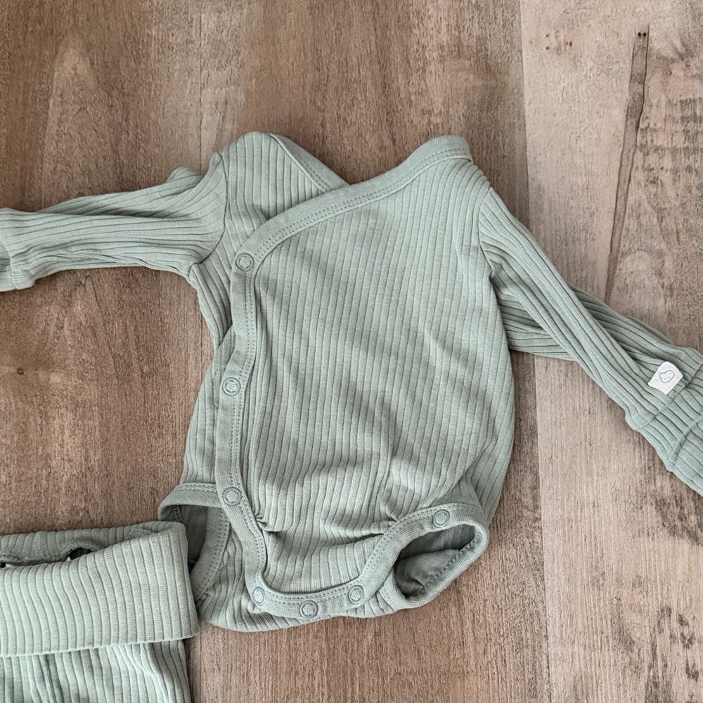 ✨H&M Kids Matching Set in Light Green - Picture 2 of 4